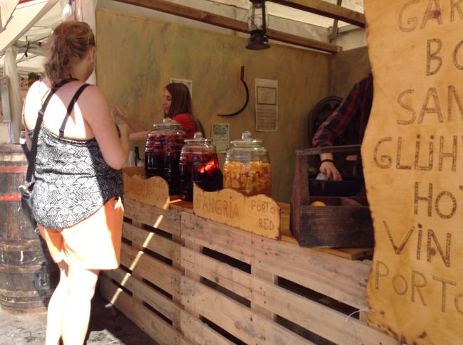 ココでサングリアを買い、