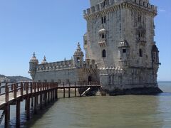 「テ−ジョ川の貴婦人」と呼ばれているそうです。

この日は月曜日で休館でした。