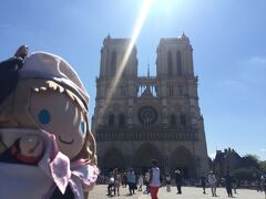 きたです！
Cathédrale Notre-Dame de Parisなのです！
世界遺産のノートルダム大聖堂なのです。