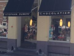他にもいいお店ないかな〜って探していたら、DUMONが！
ネットで探しきれなかったので嬉しい！
ここでも箱にチョコレートを詰めてもらう。
それからお土産用にパッキングされたものも買う。
かなり満足。