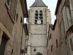 ノートルダム・ドゥ・ヴァルの鐘楼(Tour Notre-Dame-du-Val)

フランス革命(R&#233;volution fran&#231;aise)により破壊された教会と修道院の名残です。


ノートルダム・ドゥ・ヴァルの鐘楼(Tour Notre-Dame-du-Val)：https://translate.googleusercontent.com/translate_c?depth=1&hl=ja&rurl=translate.google.co.jp&sl=fr&tl=en&u=http://fr.wikipedia.org/wiki/Tour_Notre-Dame-du-Val&usg=ALkJrhhwPJLiHUs4WJSrefHYDo8WsGafXw
フランス革命(R&#233;volution fran&#231;aise)：https://ja.wikipedia.org/wiki/%E3%83%95%E3%83%A9%E3%83%B3%E3%82%B9%E9%9D%A9%E5%91%BD