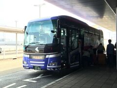 京都駅ホテル京阪前から?関西空港リムジンバス?でやってきました?関西空港第1ターミナル?です。

運行は?関西空港交通?でした。