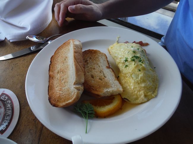 パパはオムレツとトースト。<br /><br />雰囲気と料理のバランスがよかったといたくお気に入り。再訪したいそう。