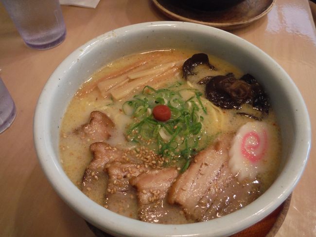 とんこつ塩。<br /><br />食べなれた味で安心します。<br /><br />１０日間ずっと外食、ずっとアメリカンはちょっとキツイのかも。