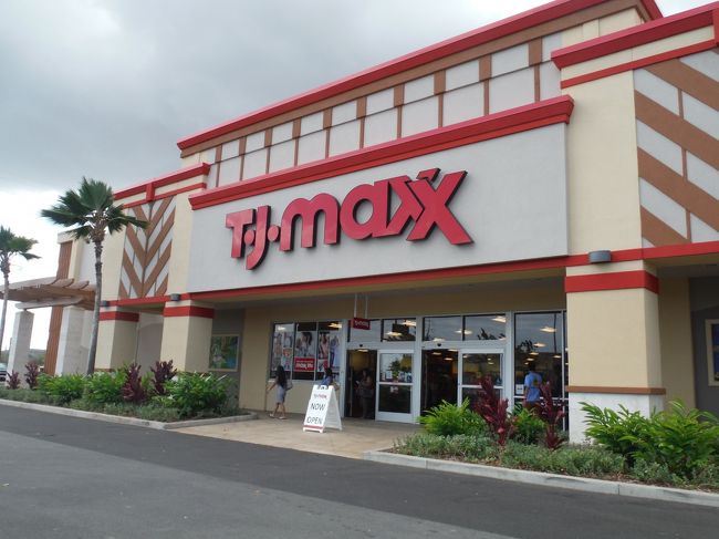 車で５分くらい。<br /><br />アラモアナより品揃えはマシでした、、、。