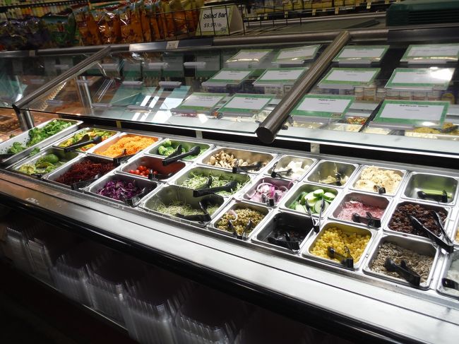 サラダ、デリは量り売りです。