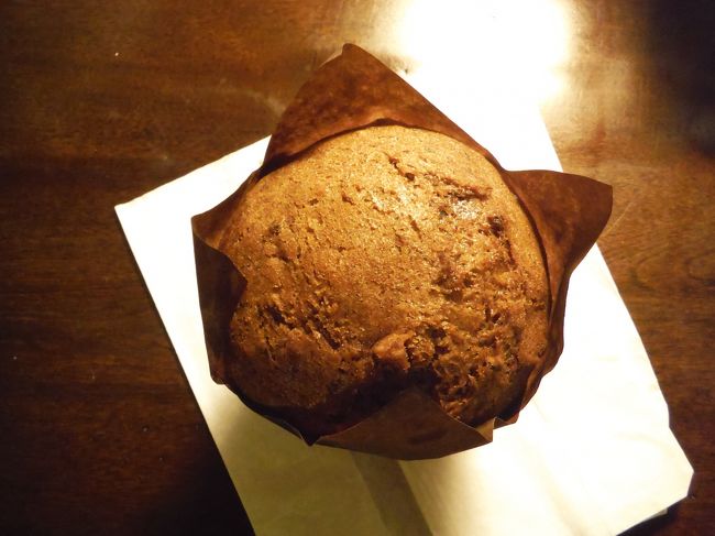 帰って冷凍するのにDwnn to Earthでマフィンを買ってきました。