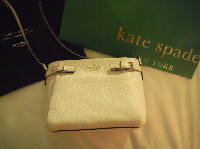 私はバックとお財布を。