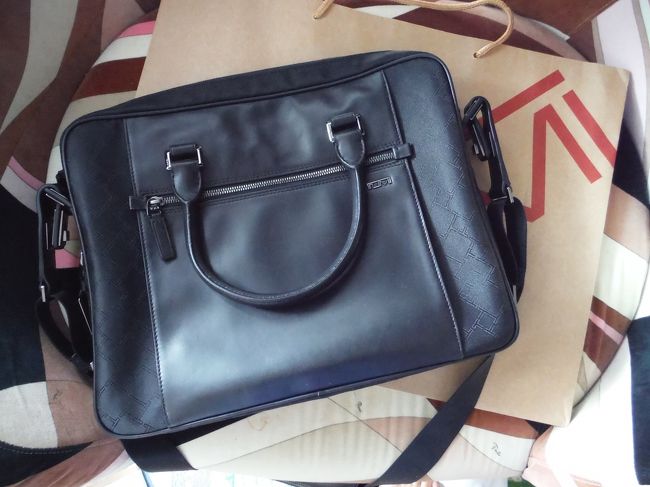 駐車するのに３０分ほどかかり、大急ぎでまわります。<br /><br />ＴＵＭＩはやはりここが一番安く、気に入ったものが見つかったみたい。<br /><br /><br />ＵＧＧもみれずワイケレをあとに。