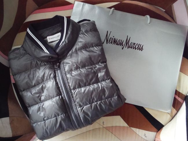 モンクレールがセール価格から２５％引きでこちらを購入。<br /><br />新作、子供のものも充実していました。