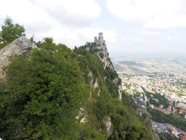 最初の要塞、ロッカ・グアイタ。