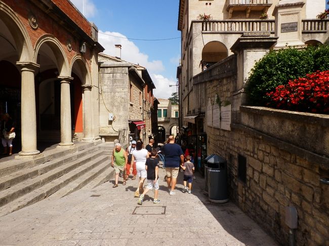 昼前になって、観光客が徐々に増えてきました。