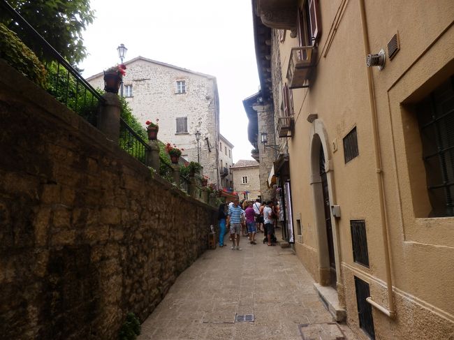 細い路地、坂道を散策するのも楽しいです。