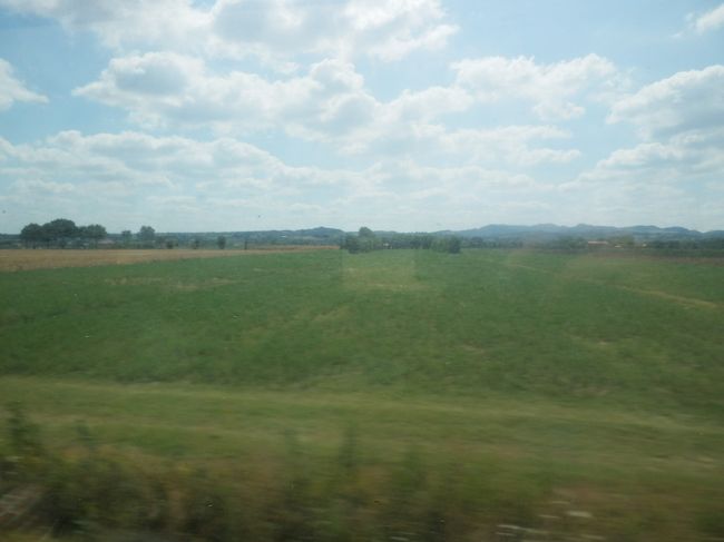 サンマリノは独特な国で要塞の景観を十分楽しめました。次はボローニャを観光します。続きは旅行記【２３】へ。