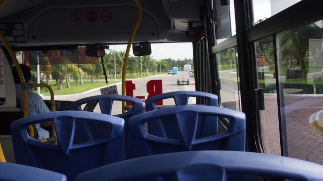 便利なバス移動。<br />１ＵＳ＄です。