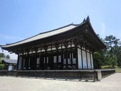 境内は自由に入れますが、東金堂は９〜17時　￥３００

tel ０７４２−２２−７７５５