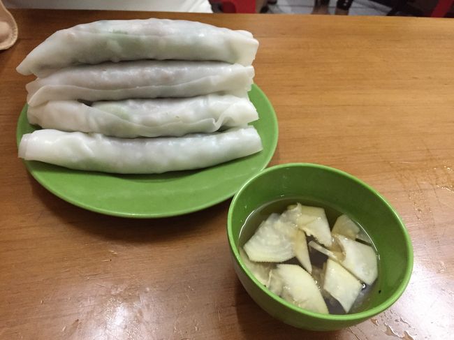生春巻きのようですが、違う料理です。日本語にすれば巻きフォーです。