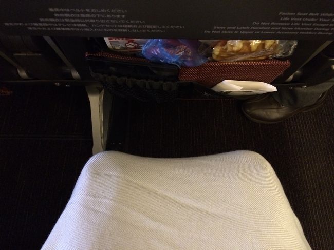 わかりにくいですが身長175cmの私でも足下余裕あります。