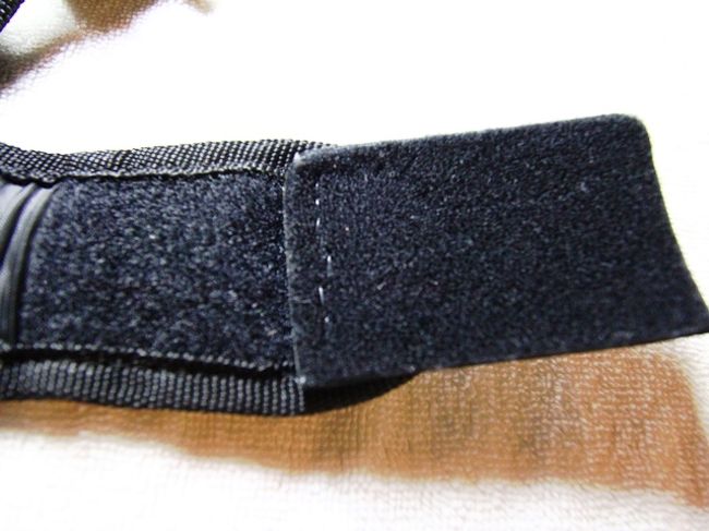 手首が太く、マジックテープをテグス(釣り糸)で延長です。<br />普通サイズの手首がほしいわ（笑）