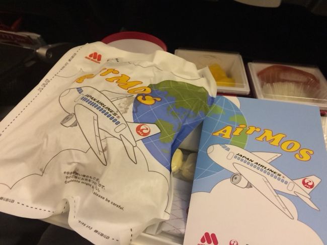 ２食目はエアモスバーガー。<br />具材が分かれていて、狭いシートで作るのに苦労しました。