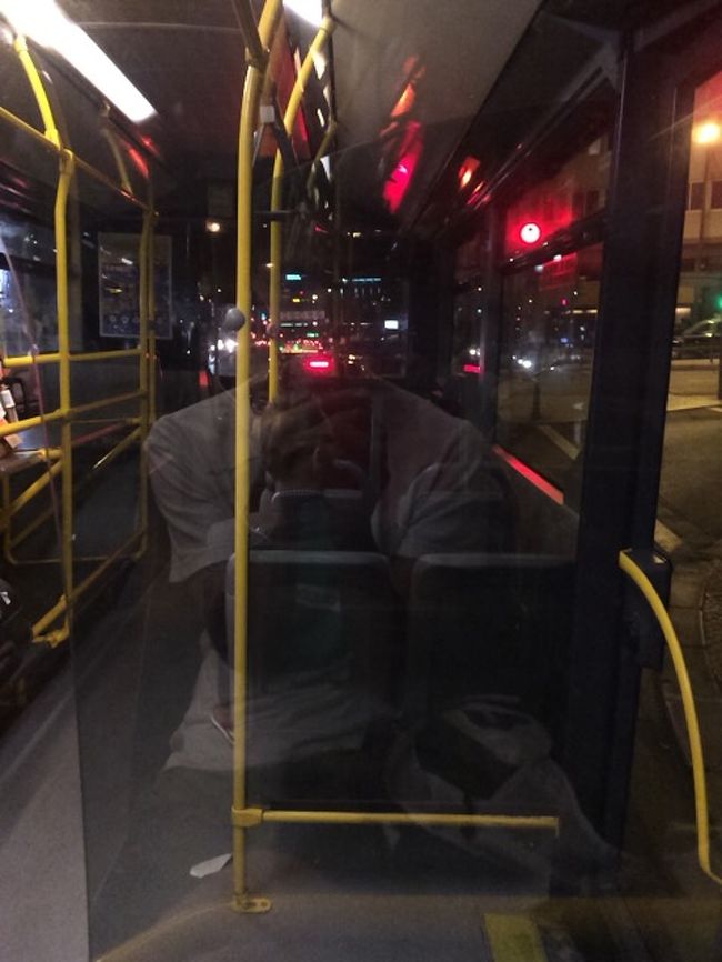 Lisbon到着後、Aerobusで市内へ向かいます。<br />片道3.50euro<br />どうせ帰りも使うので、往復で帰るかどうか聞いたら、24h以内の往復なら5.5euroのちょっと安くなるとのこと。