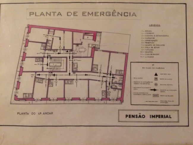 この日は21:30ころLisbon着。<br />Rossioの駅の近くのPensao Imperialという安い宿に2泊します。<br />エレベータなしで4Fまで、日本の5Fです。。