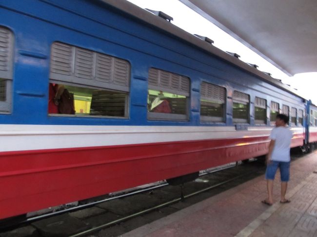 非冷房の車両もあります。<br /><br />暑い越南に冷房がなく、年に数か月使うか使わないかの北海道に冷房が完備されているのは皮肉なもんです。