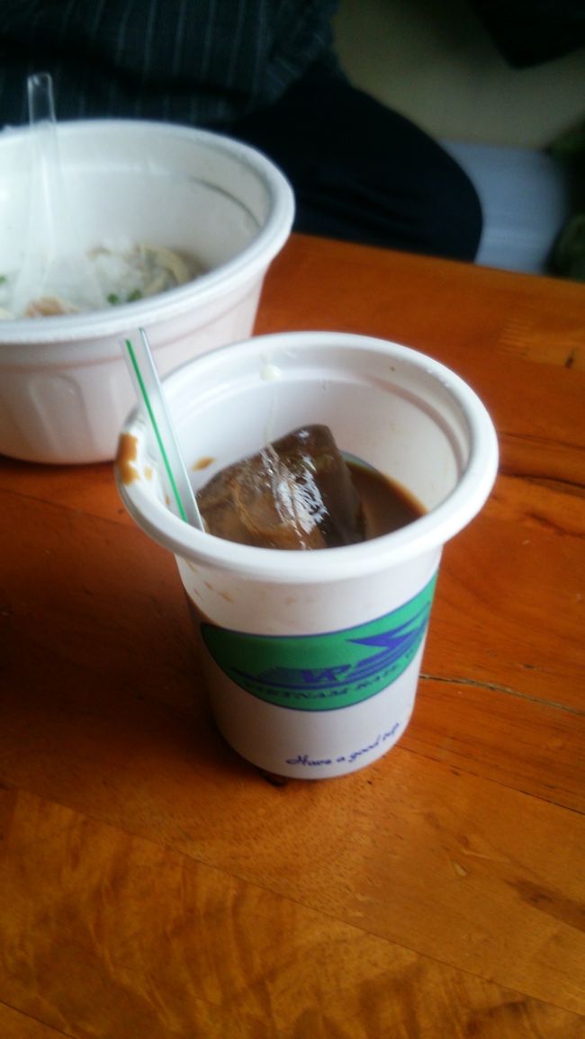 越南式コーヒーを購入<br /><br />ミルクと砂糖入りで甘いのですが、これも美味しかったです。