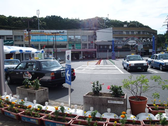 　アドベンチャーワールド15：55発のバスに乗って<br />16：05　白浜着<br />運転手さんに、とれとれ市場に寄るからそんなに早くは付かないと言われた。(+o+)　電車の時間があるからと伝えたが<br /><br />外国人の方と若い日本人の方々がバスの運行を妨げる行動に。。。<br />まあ〜どうにかまい合いましたわ。