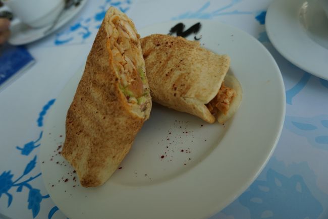 チキンラップ。<br /><br />ハラルフード、美味しかったです。