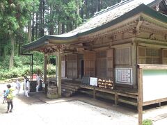 次いで、転法輪寺へ。修験者の方が熱心にお経を上げられていました。