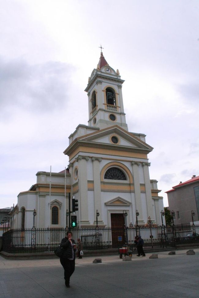 教会はこじんまり。