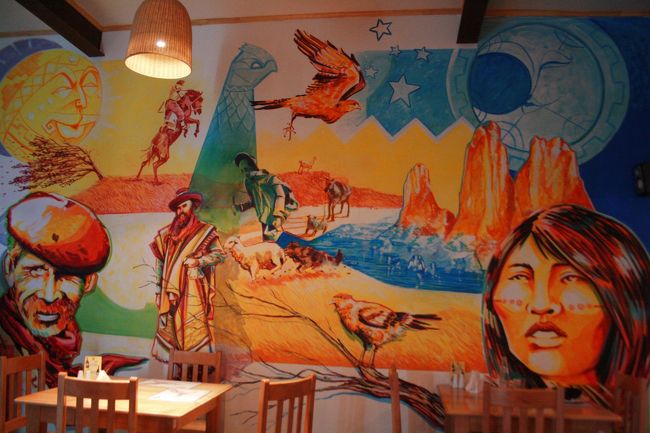 夕ご飯は店内の壁画が印象的なお店「el Chummanguito」。