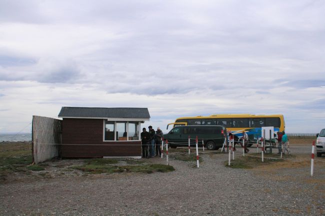 Seno Otwayにあるペンギンの営巣地ツアー(CLP$10,000)に参加。<br />区域に入るのに入場料がCLP$1,500とCLP$6,500の2種類。