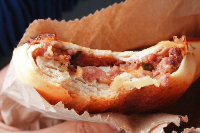 エンパナーダが売ってたので2個購入。1個CLP1,200