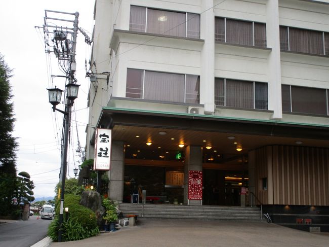 お隣が宝湯<br />椿館の浴衣を着てれば無料でお風呂が使えます<br /><br />椿館のフロント前にタオルと石鹸が入った「湯めぐりカゴ」が置いてあり、無料で借りられるので便利です。