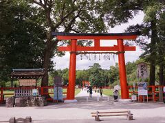 国際会館駅からタクシーで走ること15分。
上賀茂神社に到着♪
