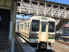 東京から埼京線、信越本線を乗り継いで、
約2時間半。
磯部駅に到着しました。

信越本線は、ドアが手動でした。
ボタンでの開閉ではなく、ホントに手で開けるのには驚き！