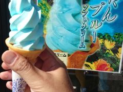 しゃこたんブルーソフトクリーム
ミント味です。
神威岬〜小樽に向かいます。