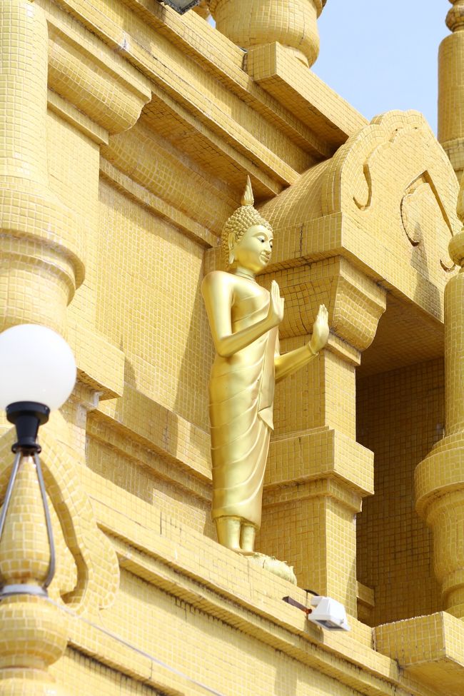 中段の仏像が気になった<br />ポーズや手の位置などでメッセージが違うでしょうな<br />う〜ん。<br />昔に習った覚えが・・・<br /><br />忘れた（笑）