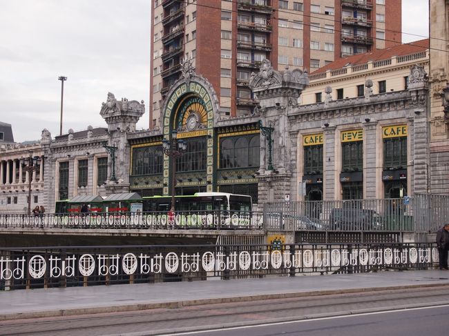 とりあえずゲルニカ行きのバスが出てる駅へ