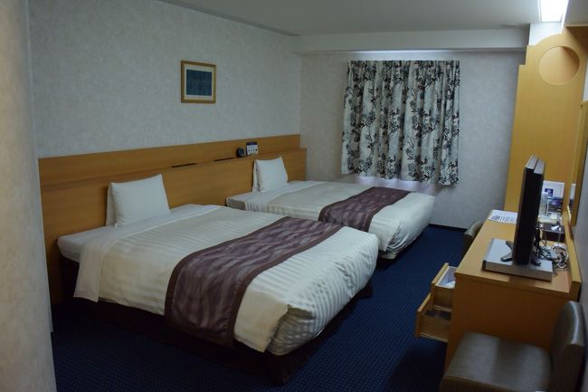 ツインです。<br />なんか、このベッド一つがビーチタワー沖縄のダブルベッド並。<br />色合いも落ち着いててイイです。