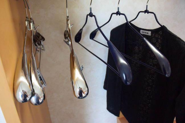 滑りにくい加工が施されているハンガーが用意されており、感心してしまいました。<br />心配りが行き届いてます(^^)