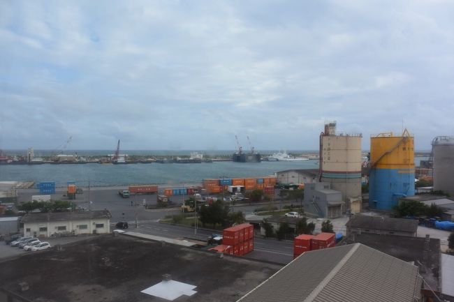 窓からの眺めはこんな感じ。<br />リゾートホテルではないので、これは想定内。<br />その代わり中心街まで徒歩圏内ですので、食事や買い物などのアクセスはとても良いです。徒歩１０分以内で用事が済みます。<br />自転車も２時間ならホテルで無料レンタルして頂けるのでこれまた助かります。