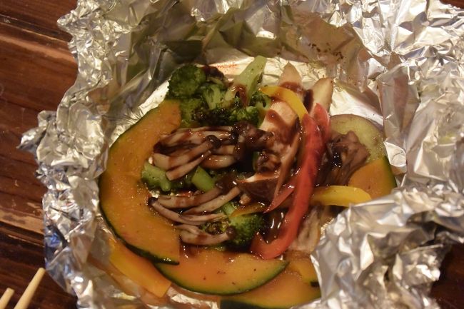 蒸し野菜の宝石箱や〜<br />と言う名の蒸し野菜。<br />バルサミコ酢がかかってます。<br />正直バルサミコ酢はあまり得意ではないのですが、コレは美味しかった(^｡^)