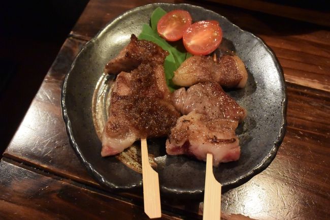 石垣牛サーロインのお裾分け串。<br /><br />各々ペッパーと和風の味付けが施されてます。<br /><br />やっぱりサーロインは脂身もあり、柔らかく香り豊かで、美味いなぁ。<br /><br />でもこの量が適量かも。