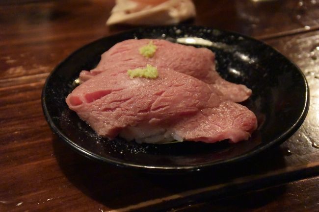 石垣牛ヒウチの炙り握り鮨。<br /><br />ヒウチとは、１頭の牛から２kgほどしか取れない貴重な部位なんだそうです。<br />火の通し方が絶妙で食感が良く、肉の香りとシャリとのバランスもいいッス！美味いッス！