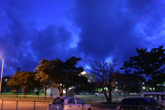 コンビニＣｏｃｏでさんぴん茶２Ｌを買い求め、ホテルへ向かいましょう。