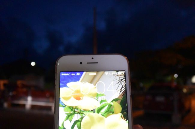 スマホの画面が明るすぎて見にくいですが、２０時を経過しています。<br />空にまだ明るさが残っており、関東より西に位置している事を実感。<br />石垣島に来てるんだなとこみ上げてくる喜びを噛み締めつつ、２日目を締めたいと思います。