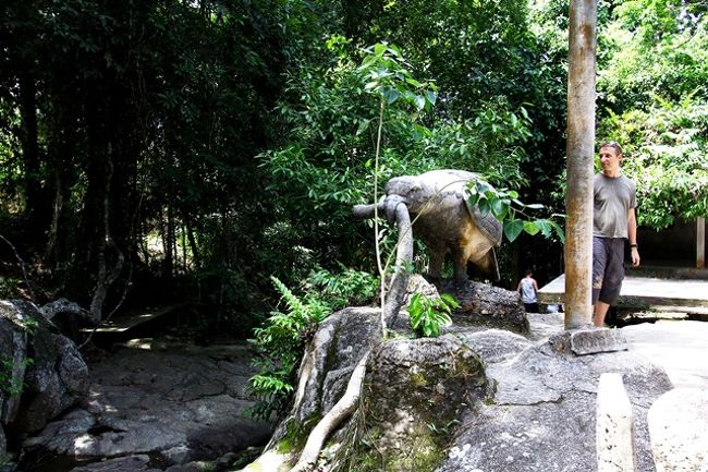 ヘビを神好きの天さん<br />なんのメッセージか理解に苦しむ
